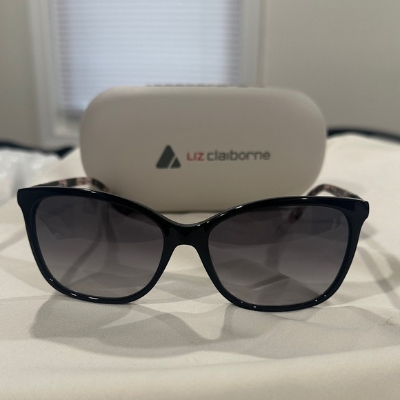Liz Claiborne Black Frame Sunglasses with Gradient Gray Lenses main image 7